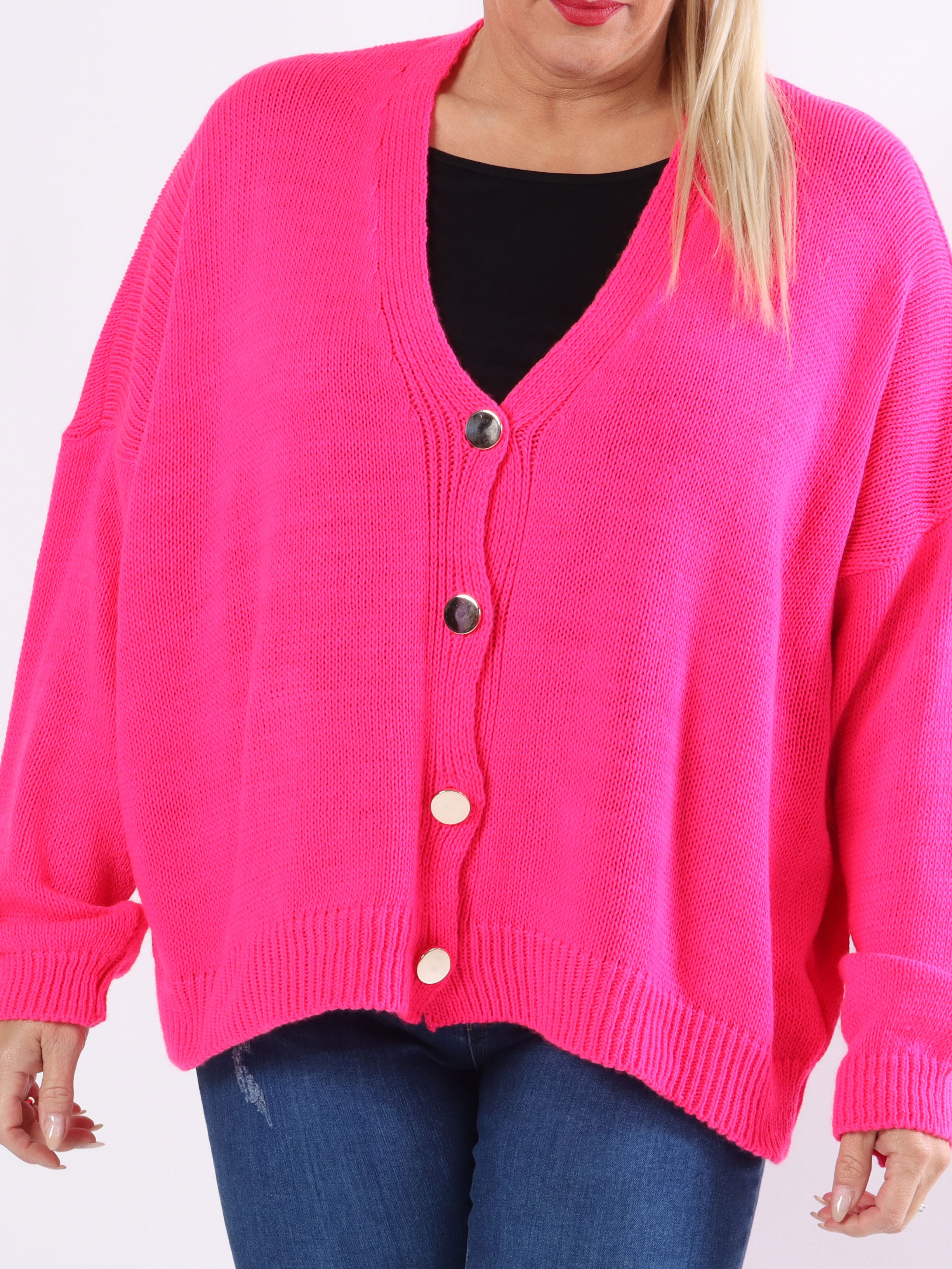 Susana - Kort plus size strikcardigan med skinnende knapper